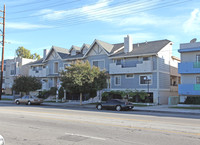 Lucky 24 Apartments in Canoga Park, CA - Foto de edificio - Building Photo