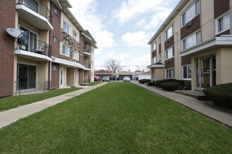 6101 S Oak Park in Chicago, IL - Building Photo - Building Photo