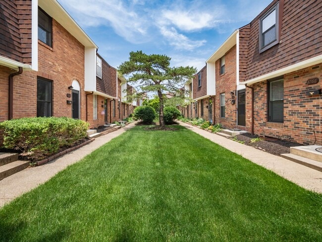 1766 Willoway Cir S in Columbus, OH - Foto de edificio - Building Photo
