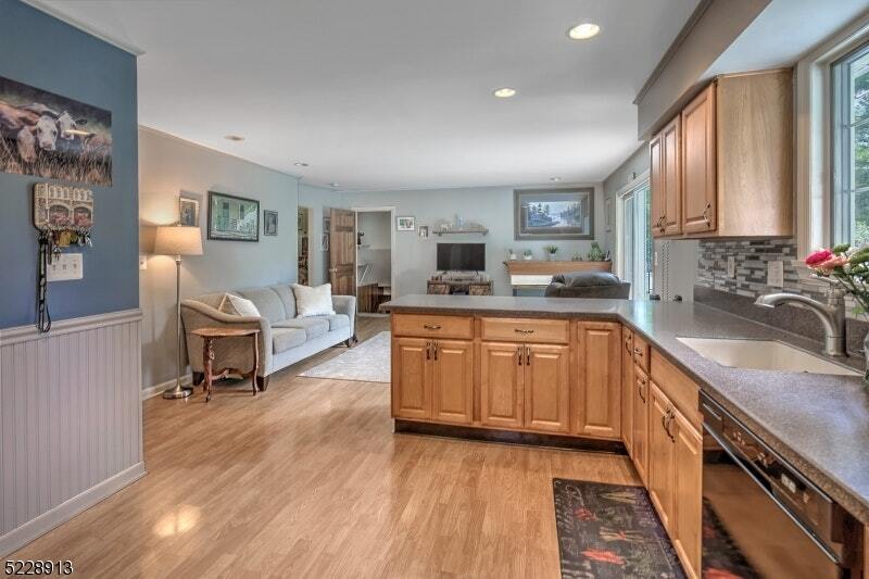 16 Messig Rd in Clinton, NJ - Building Photo