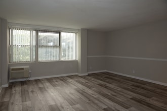 The Towers at Gateway City in St. Louis, MO - Foto de edificio - Building Photo