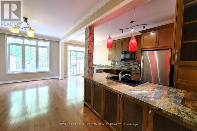 755 John Cole Ct in Newmarket, ON - Building Photo - Building Photo
