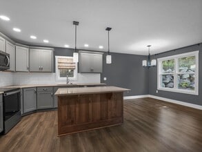 1364 2nd St NW in New Philadelphia, OH - Building Photo - Building Photo