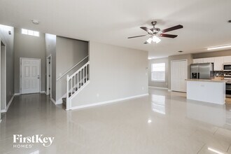 1240 Loquat Ct in Green Cove Springs, FL - Foto de edificio - Building Photo