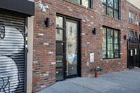 40 Schaefer St in Brooklyn, NY - Foto de edificio - Building Photo