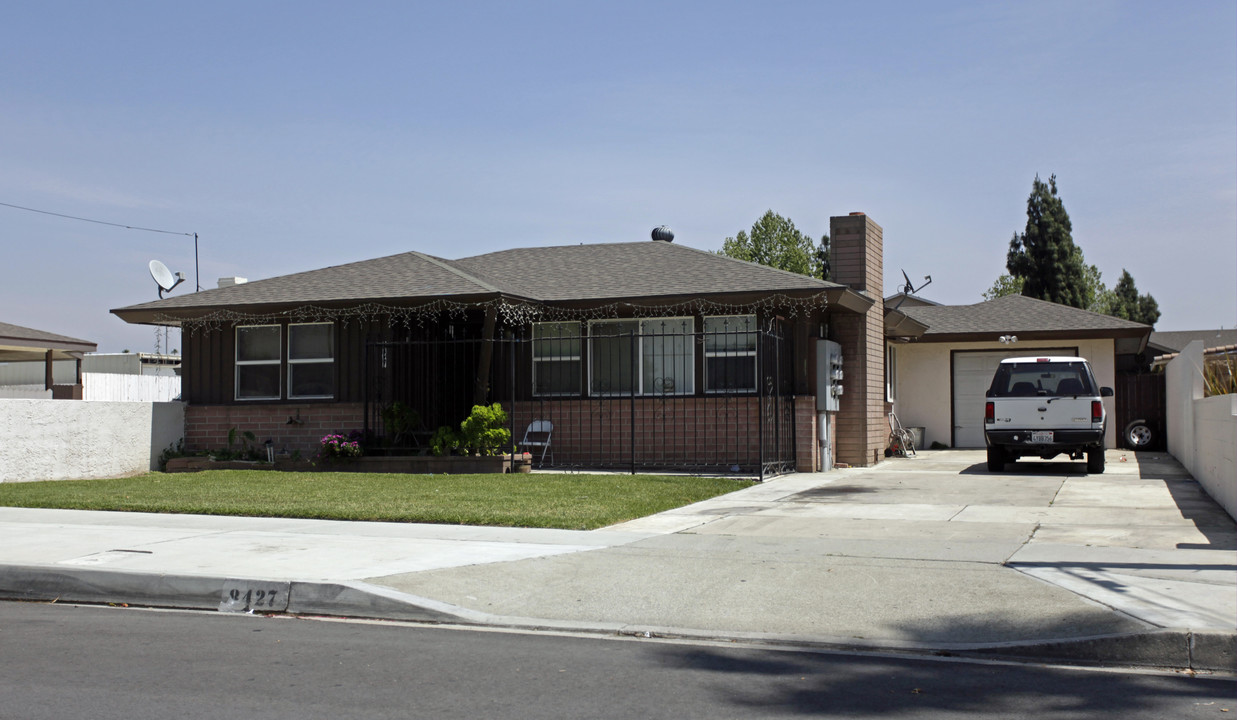 8421-8427 Oleander Ave in Fontana, CA - Building Photo