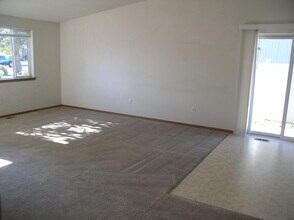 2427 SW Wickiup Ct in Redmond, OR - Building Photo - Building Photo