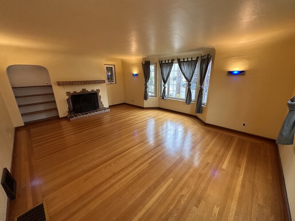 614 Brooklyn Ave in Oakland, CA - Foto de edificio