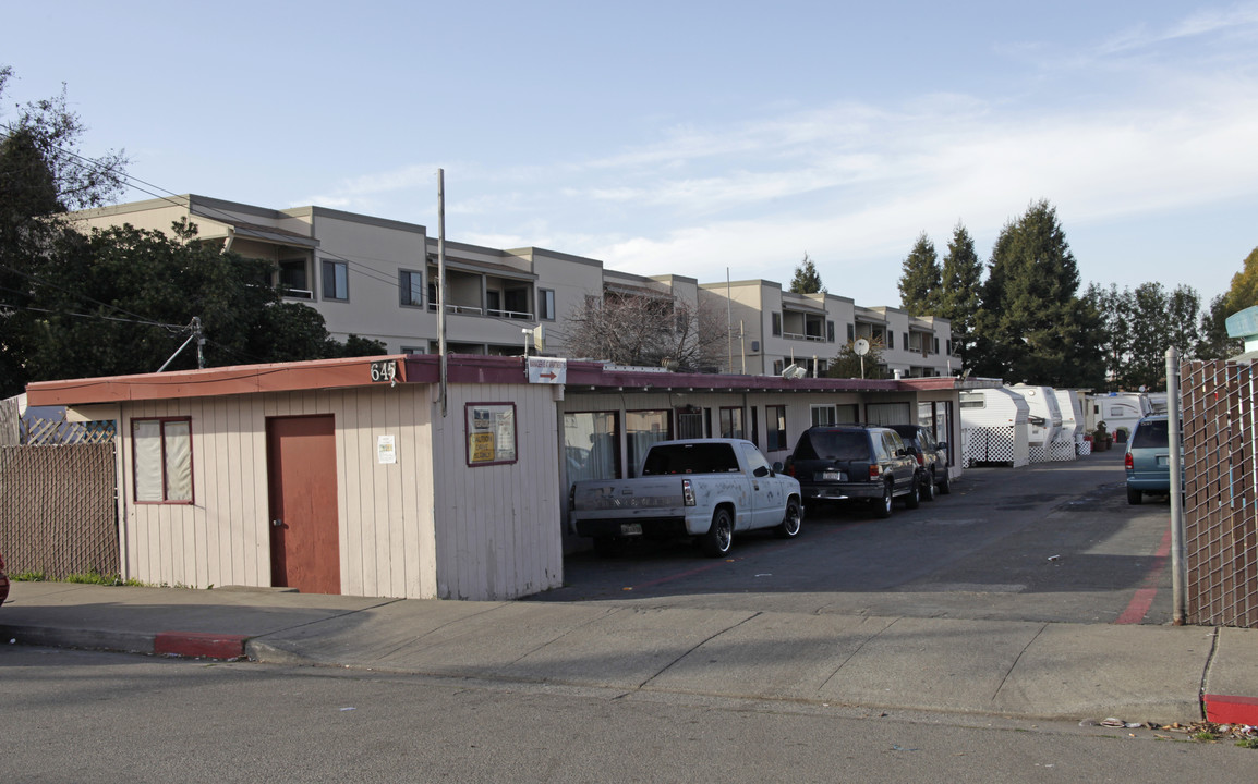 California Mobile Home Parks in Hayward, CA - Building Photo