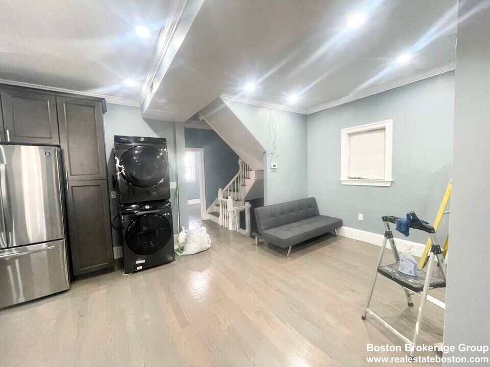 3 Grafton St, Unit 1 in Boston, MA - Building Photo