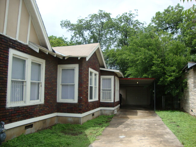 215 Jennings Ave in San Antonio, TX - Building Photo - Building Photo