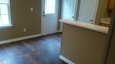 1652 Hallmark Hills Dr in Griffin, GA - Building Photo - Building Photo