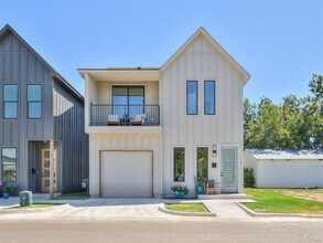 10 S Howard St in Edmond, OK - Building Photo - Building Photo