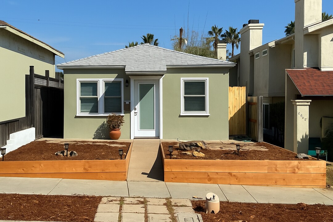 5062 Del Monte Ave in San Diego, CA - Building Photo