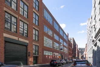 200 Water St in Brooklyn, NY - Building Photo - Building Photo