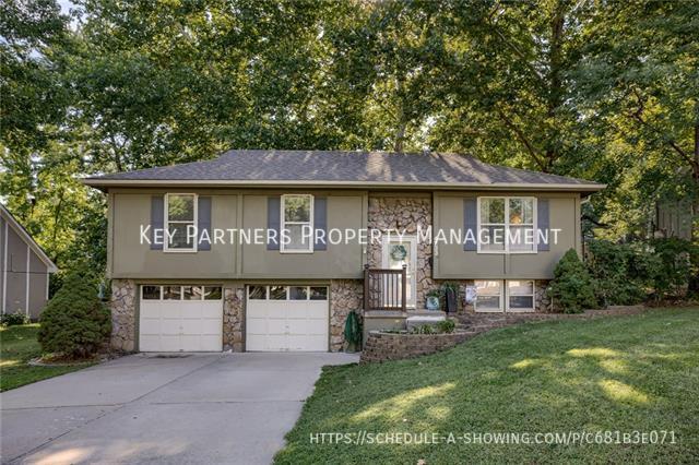 4733 Stearns Ln in Shawnee, KS - Building Photo