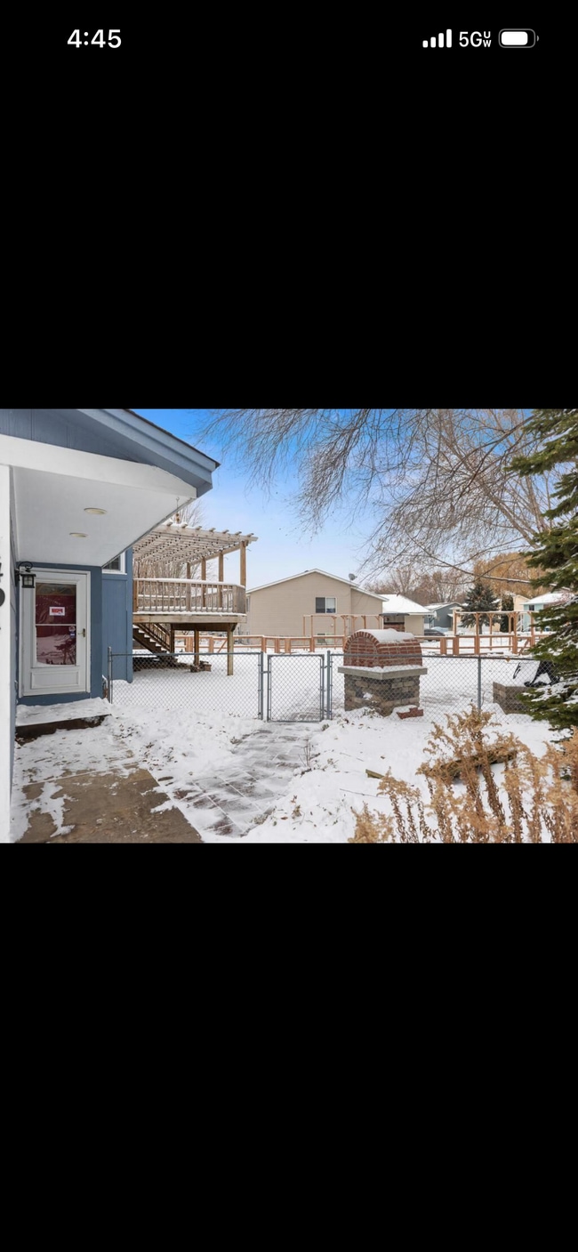 1491 Roundhouse Cir in Shakopee, MN - Foto de edificio - Building Photo