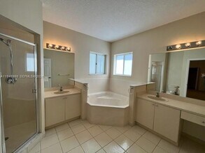 1932 SE 24th Ct in Homestead, FL - Foto de edificio - Building Photo