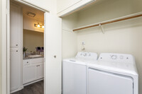 Lakeside Apartments in Fresno, CA - Building Photo - Interior Photo