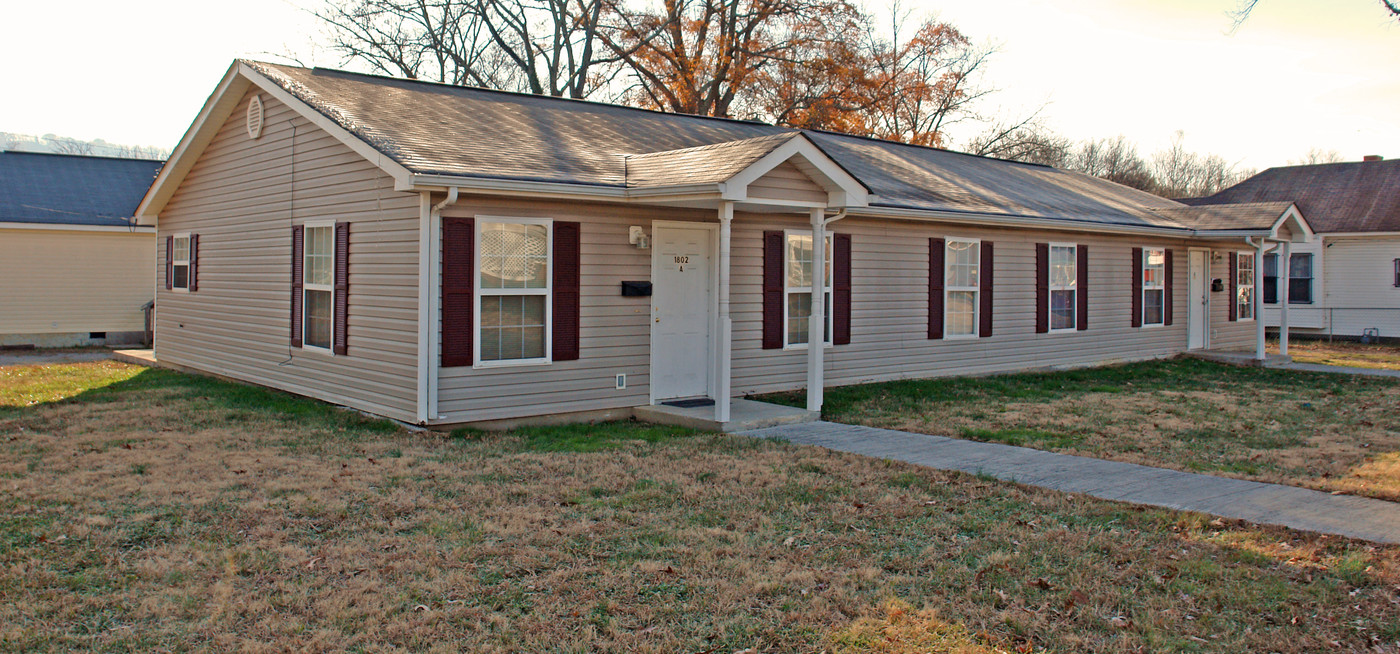 1802 S Willow St in Chattanooga, TN - Foto de edificio