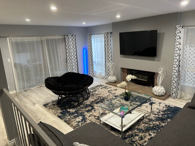 4807 Woodley Ave, Unit Woodley Ave in Encino, CA - Foto de edificio - Building Photo