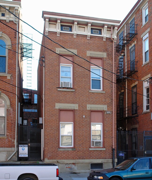 1204 Clay St in Cincinnati, OH - Foto de edificio - Building Photo