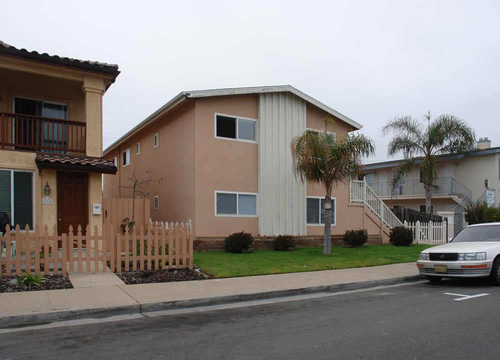 132 Date Ave in Imperial Beach, CA - Foto de edificio