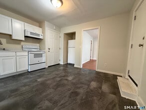 244 Main St in Manchester, CT - Building Photo - Building Photo