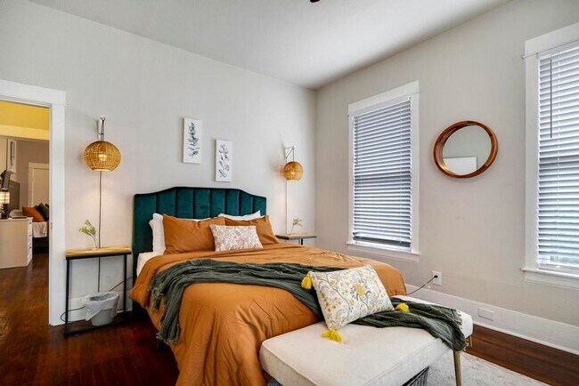 property at 1828 N Hackberry St