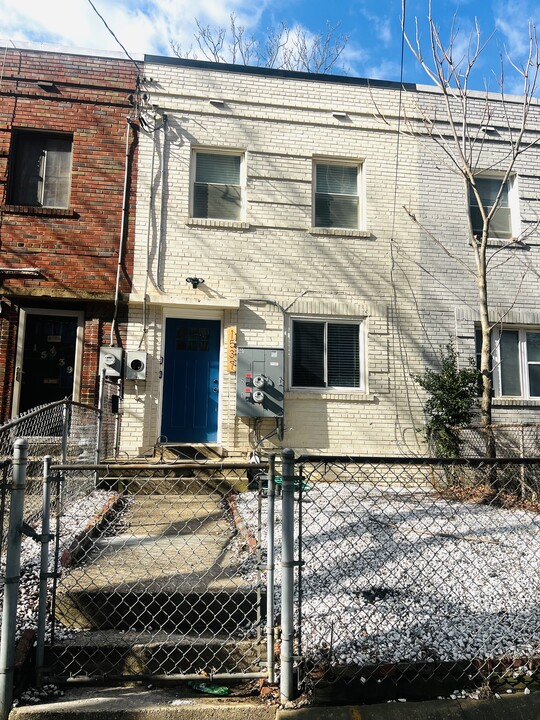 1537 1st St SW, Unit 1 in Washington, DC - Building Photo