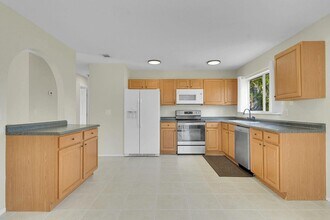 2073 SE Talwood Ln in Port St. Lucie, FL - Building Photo - Building Photo