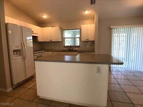 517 SE 16th Pl in Cape Coral, FL - Building Photo - Building Photo