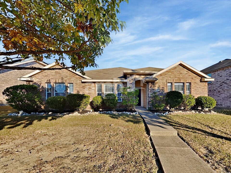 1349 Illinois Ave in Lancaster, TX - Building Photo