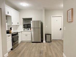 321 E 4th St in Chuluota, FL - Foto de edificio - Building Photo