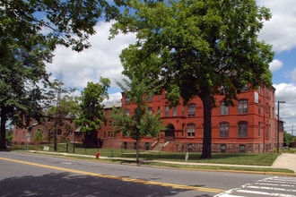 Clare Court in Bordentown, NJ - Building Photo - Building Photo