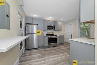 40 Brackett St, Unit 44-2 in Boston, MA - Building Photo - Building Photo