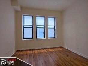912 W Dakin St, Unit 917-304 in Chicago, IL - Building Photo - Building Photo
