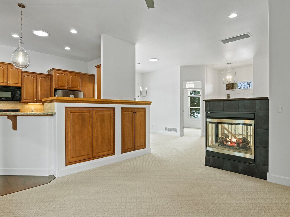 8232 Spinnaker Bay Dr in Windsor, CO - Building Photo