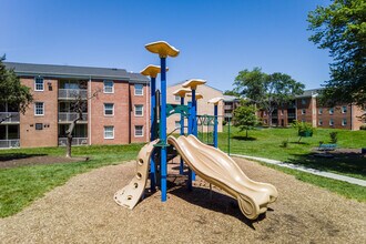 Springfield Square in Springfield, VA - Building Photo - Building Photo