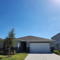 37410 MacKenzie Dr in Zephyrhills, FL - Building Photo