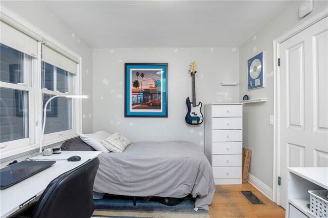 5102 E Ocean Blvd in Long Beach, CA - Building Photo - Building Photo