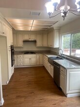 21320 Stanwell St in Chatsworth, CA - Foto de edificio - Building Photo