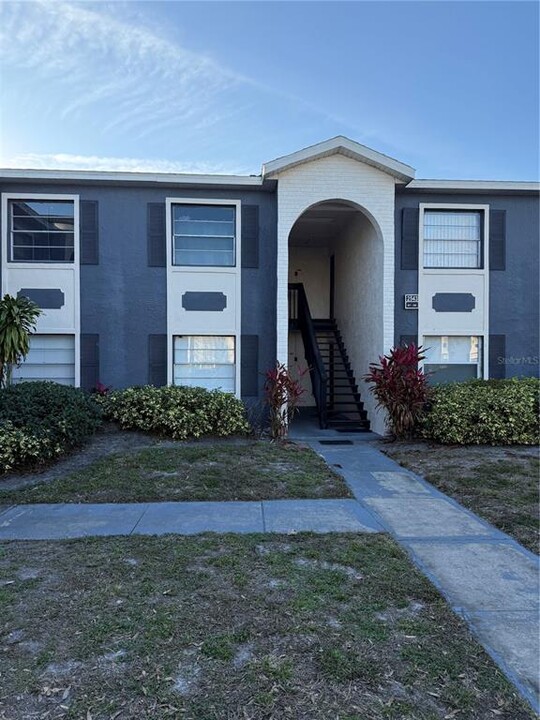 2543 N Alafaya Trail in Orlando, FL - Building Photo