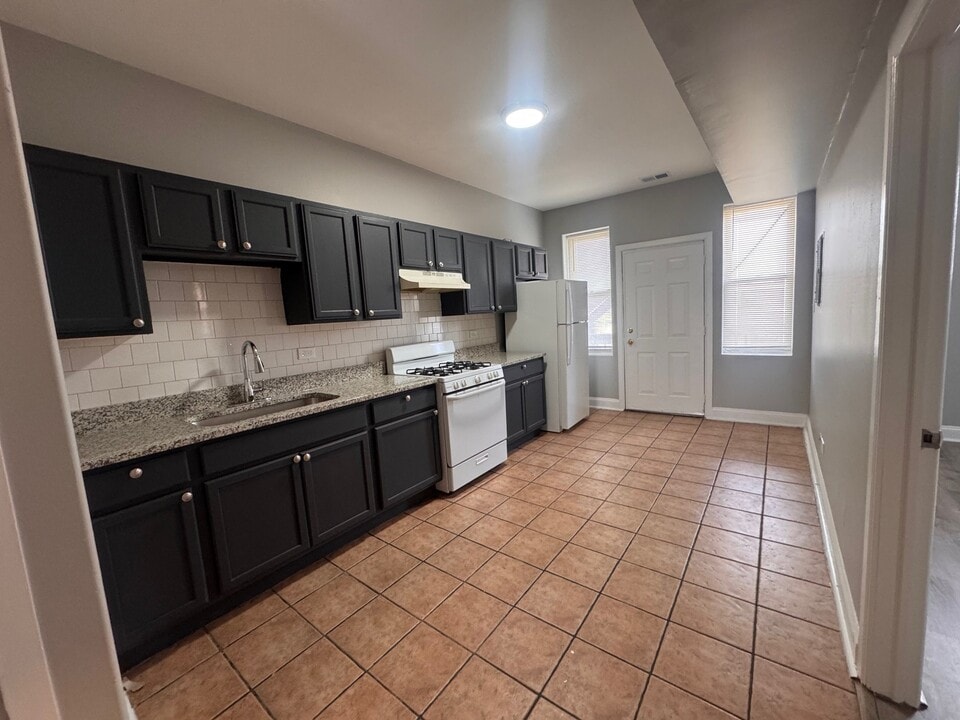 525-527 N Homan Ave., Unit 525-2s in Chicago, IL - Foto de edificio