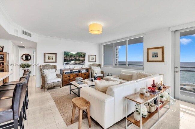 7135 Collins Ave in Miami Beach, FL - Building Photo - Building Photo