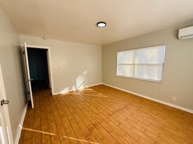 761 22nd Ave S in St. Petersburg, FL - Building Photo