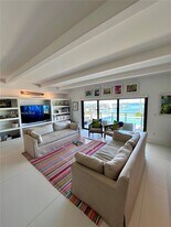 166 Harbor Dr in Key Biscayne, FL - Building Photo