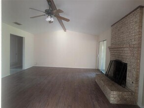 3430 Latham Dr in Garland, TX - Foto de edificio - Building Photo