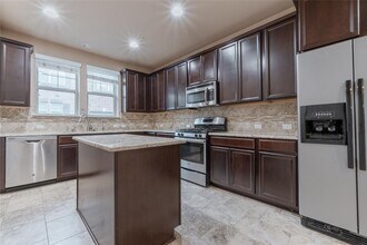 7220 Wyoming Springs Dr in Round Rock, TX - Building Photo - Building Photo