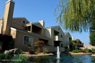 Lakeside Condominiums in Fresno, CA - Building Photo - Building Photo